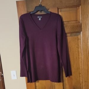 Cable & Gauge Deep Purple V-Neck Sweater
